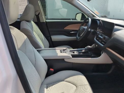 Used 2024 Toyota Grand Highlander AWD image 28
