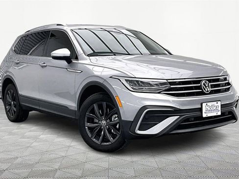 Used 2024 Volkswagen Tiguan SE image 12