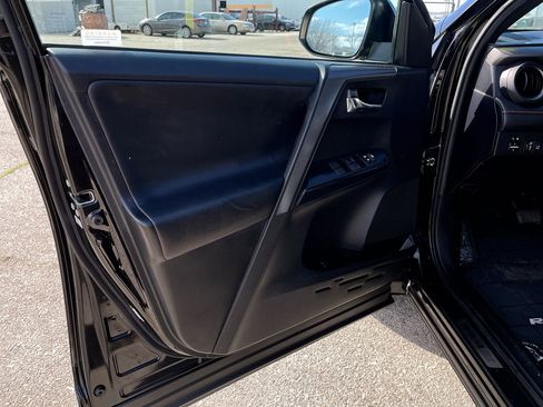 Used 2017 Toyota RAV4 SE w/ Advanced Technology Package image 19