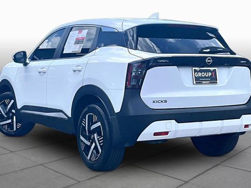 Used 2025 Nissan Kicks SV w/ Charging Package FWD image 12