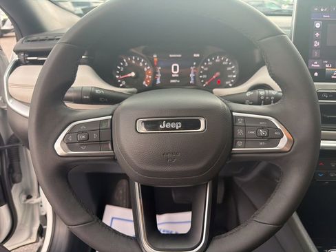 Used 2025 Jeep Compass Limited AWD/4WD image 12