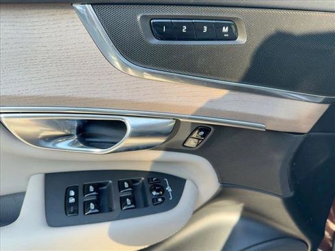 Certified 2025 Volvo XC90 B5 Core w/ Protection Package Premier image 30