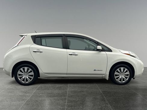 Used 2017 Nissan Leaf S image 8