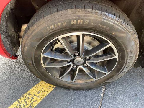 Used 2018 Dodge Journey SE w/ Connectivity Group FWD image 36