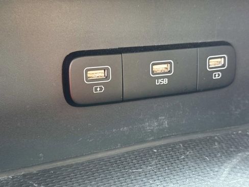 Used 2022 Kia Carnival LX FWD image 24