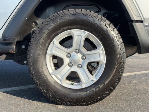Used 2018 Jeep Wrangler Unlimited Sport S AWD/4WD image 9