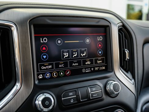 Used 2022 GMC Sierra 3500 Denali w/ Technology Package image 70