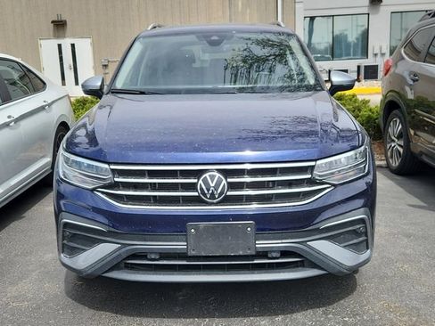 Used 2024 Volkswagen Tiguan SE image 2