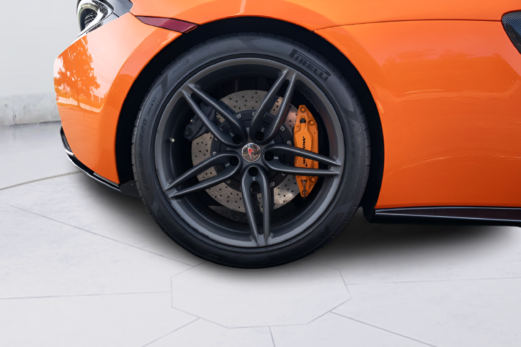 Used 2018 McLaren 570S Spider RWD image 34