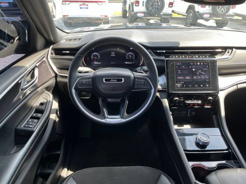 Used 2023 Jeep Grand Cherokee L Laredo RWD image 11