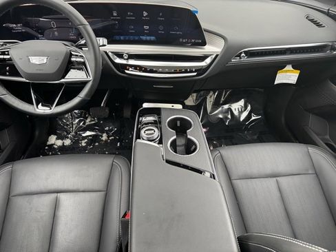 New 2025 Cadillac Lyriq Luxury image 12