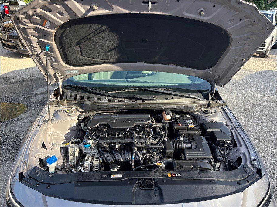 Used 2025 Hyundai Elantra SEL FWD image 44