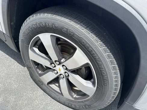 Used 2018 Chevrolet Traverse LT FWD image 9