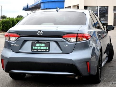 Used 2022 Toyota Corolla LE image 3