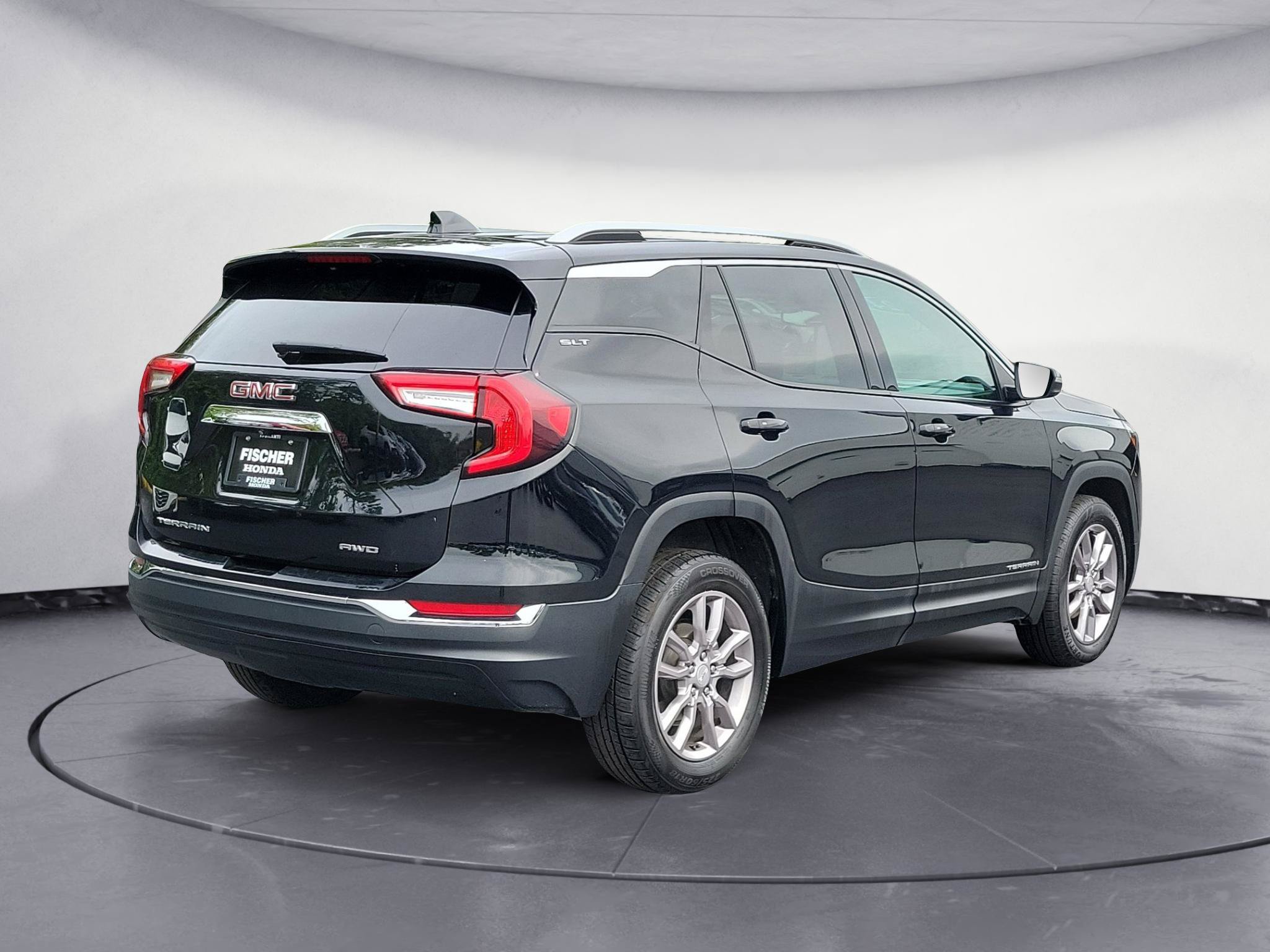 Used 2024 GMC Terrain SLT AWD/4WD image 3