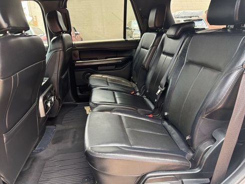Used 2018 Ford Expedition XLT w/ Equipment Group 202A AWD/4WD image 15