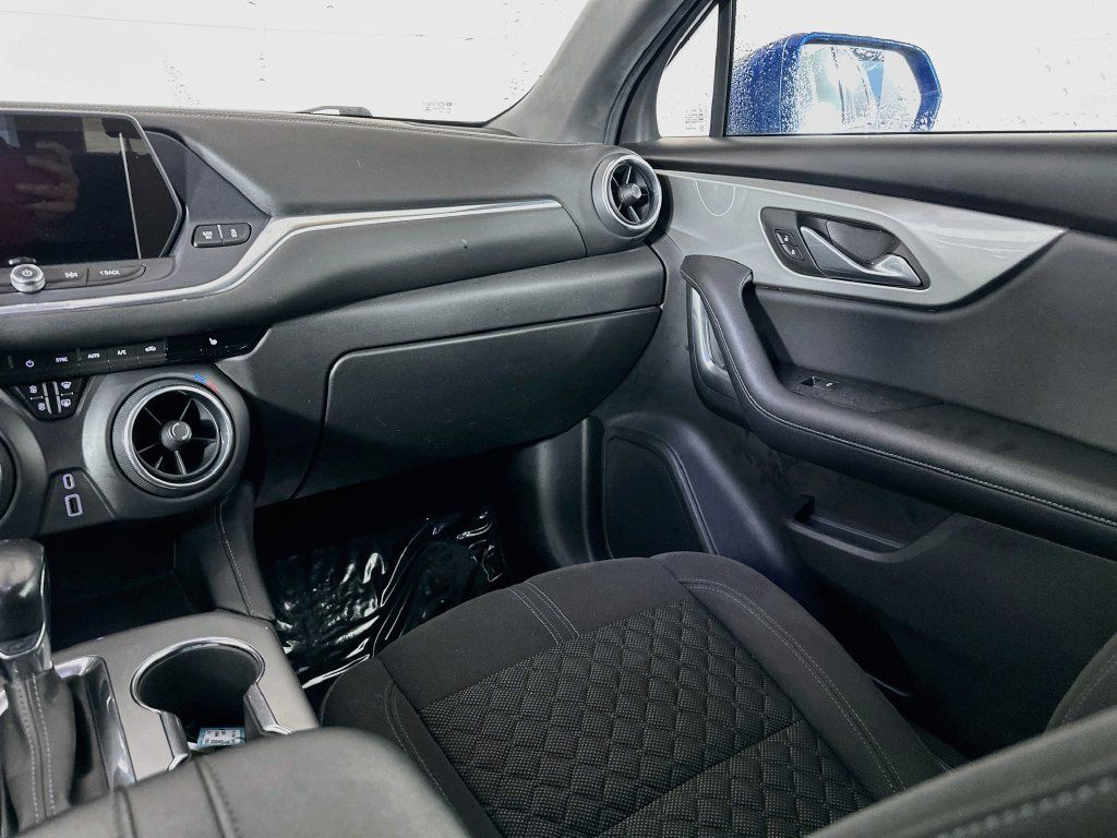 Used 2019 Chevrolet Blazer LT FWD image 31