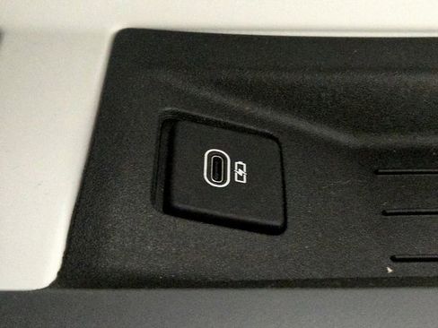 Used 2024 Land Rover Defender 130 S image 28