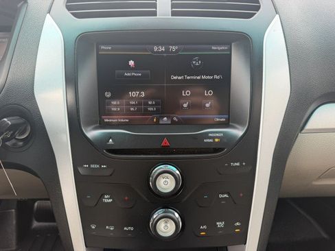 Used 2015 Ford Explorer XLT w/ Equipment Group 202B FWD image 10