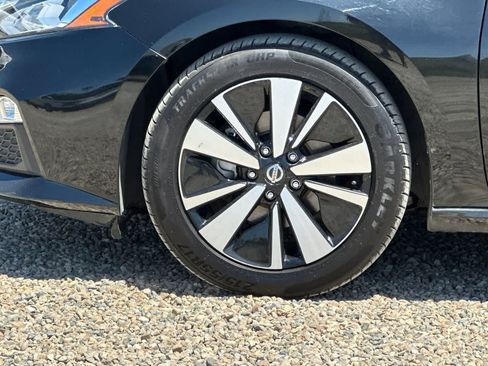 Used 2022 Nissan Altima 2.5 SV FWD image 12