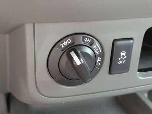 Used 2018 Nissan Frontier SV AWD/4WD image 22