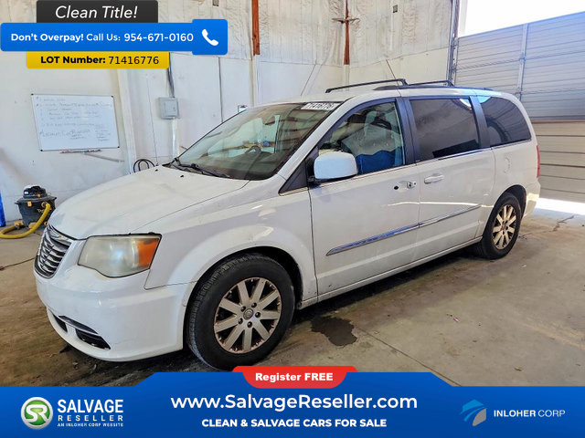 Used 2014 Chrysler Town & Country Touring FWD image 1