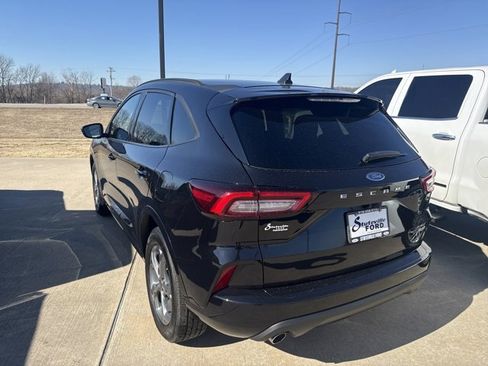 Certified 2023 Ford Escape ST-Line AWD/4WD image 4