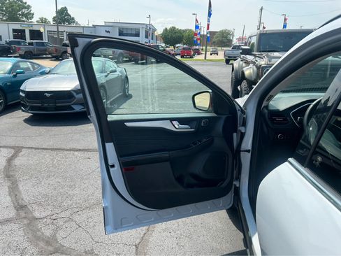 Used 2025 Ford Escape Platinum AWD/4WD image 15