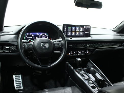 Used 2025 Honda Accord Sport image 2