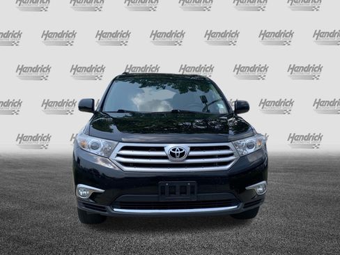 Used 2012 Toyota Highlander SE w/ Tow Pkg FWD image 3