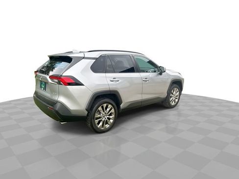 Used 2021 Toyota RAV4 XLE Premium FWD image 9