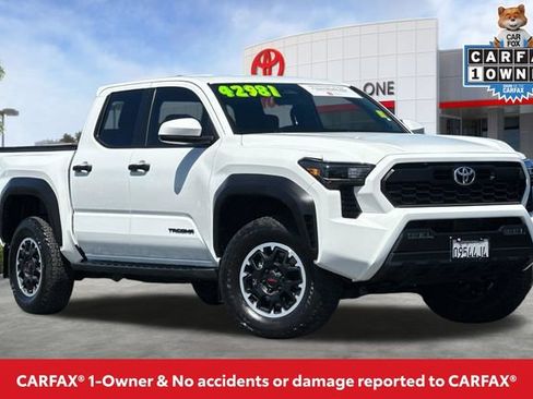 Certified 2025 Toyota Tacoma TRD Off-Road AWD/4WD image 2