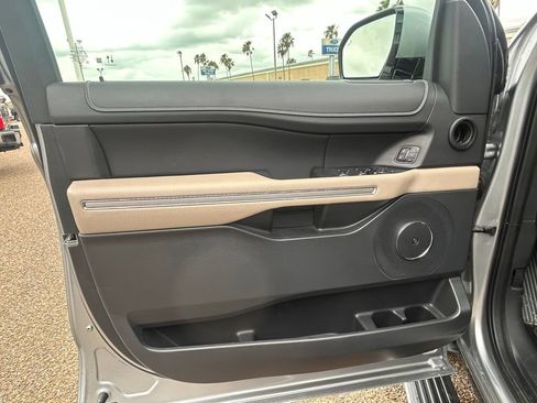 Used 2023 Ford Expedition Limited RWD image 10