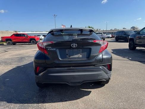 Used 2019 Toyota C-HR XLE FWD image 6