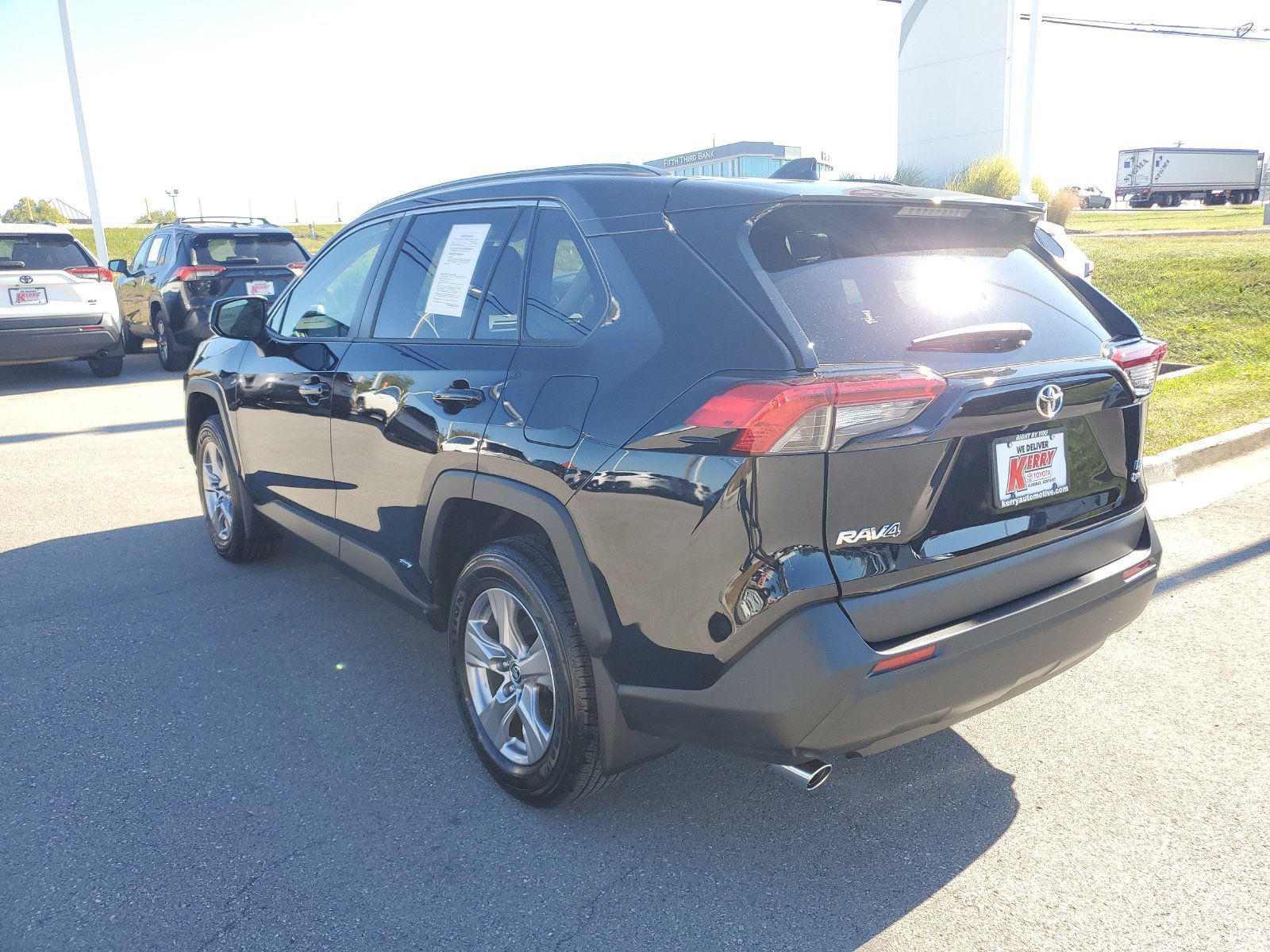 Used 2025 Toyota RAV4 LE AWD/4WD image 3