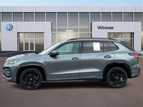 Certified 2025 Volkswagen Tiguan SE R-Line AWD/4WD image 3