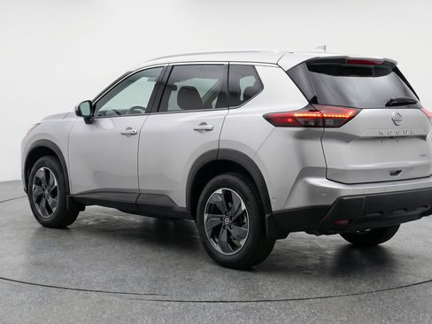 Used 2025 Nissan Rogue SV image 6