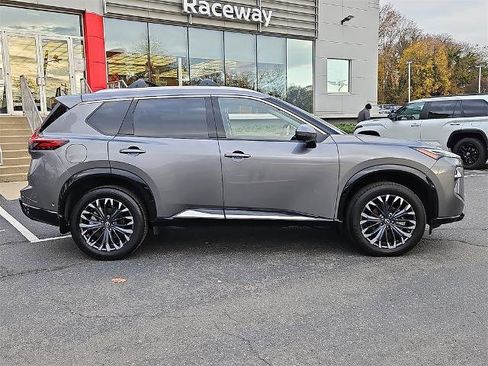 Certified 2025 Nissan Rogue Platinum image 9