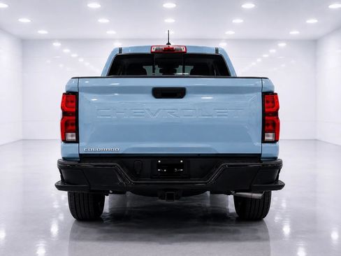 Used 2025 Chevrolet Colorado Z71 w/ Technology Package AWD/4WD image 4