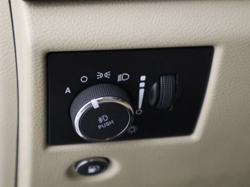 Used 2022 Jeep Grand Cherokee Laredo E RWD image 22