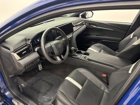 Used 2025 Toyota Camry SE w/ Multimedia Upgrade Package image 17