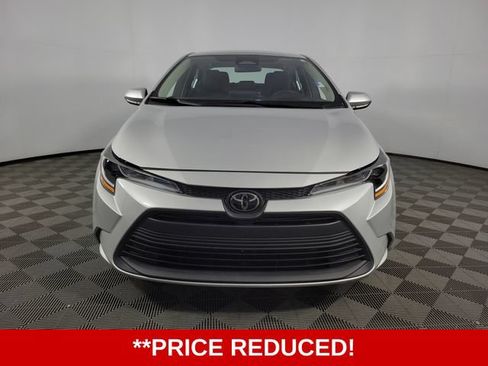 Used 2025 Toyota Corolla LE FWD image 2