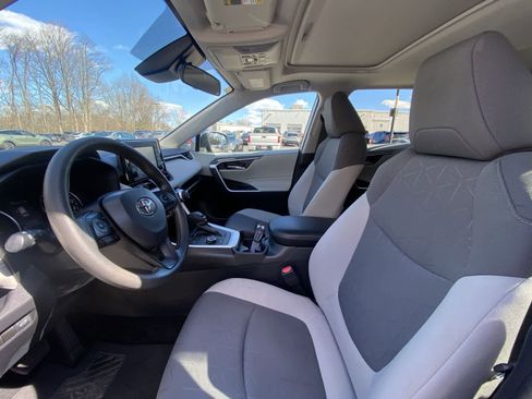 Used 2021 Toyota RAV4 XLE w/ Convenience Package image 20