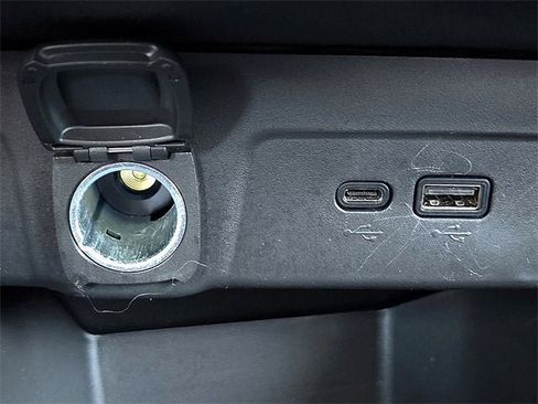 Certified 2025 Chevrolet Trax LS image 21