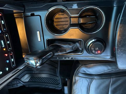 Used 2016 Ford Explorer Platinum image 29