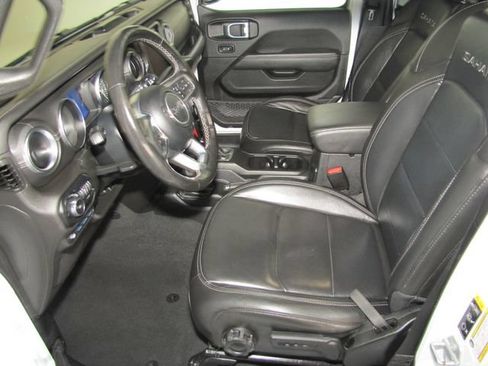 Used 2022 Jeep Wrangler Unlimited Sahara w/ Cold Weather Group AWD/4WD image 9