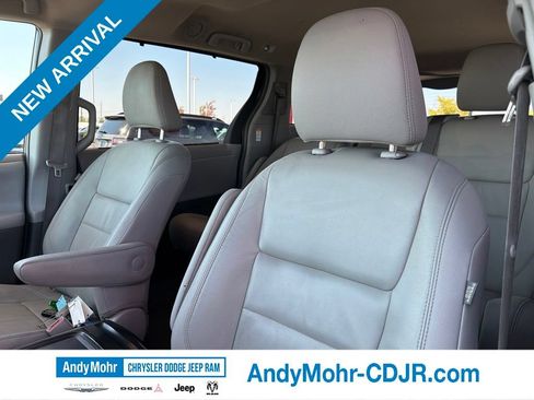 Used 2015 Toyota Sienna XLE FWD image 13