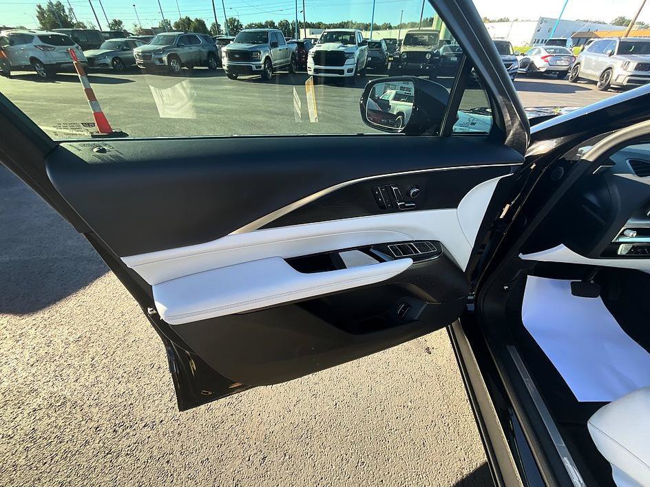 Used 2025 Cadillac Lyriq Sport AWD/4WD image 12