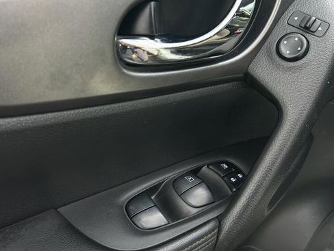 Used 2016 Nissan Rogue S FWD image 27