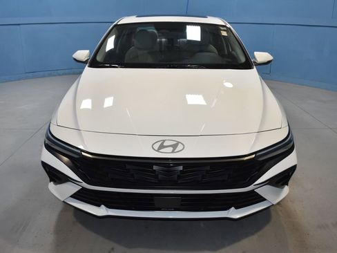 Used 2025 Hyundai Elantra Limited image 24